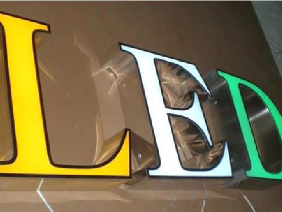 长宁县介绍LED招牌的基础知识。